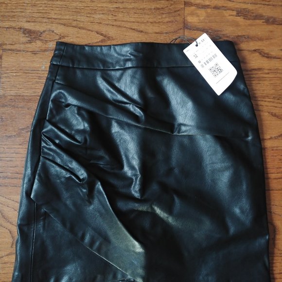 Stradivarius faux leather mini skirt - Picture 6 of 6